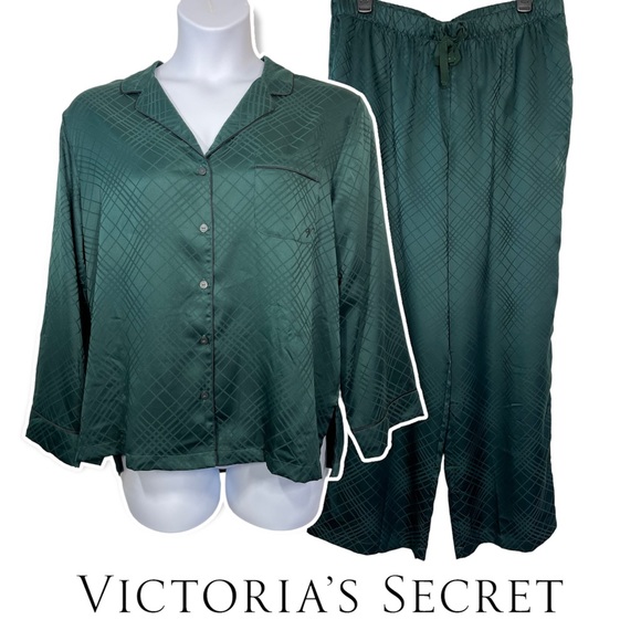 Victoria's Secret Other - Victoria’s Secret Satin Pajama Set Christmas Forest Hunter Green Size Large